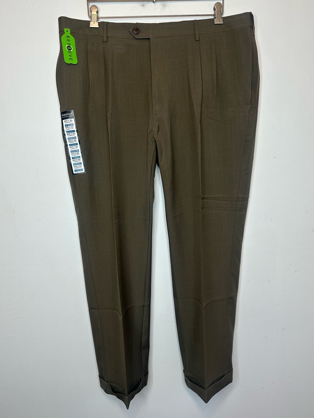 Haggar Men’s E-Clo Dress Pant Classic Fit Khaki Brown Size 40x29 40 No Iron